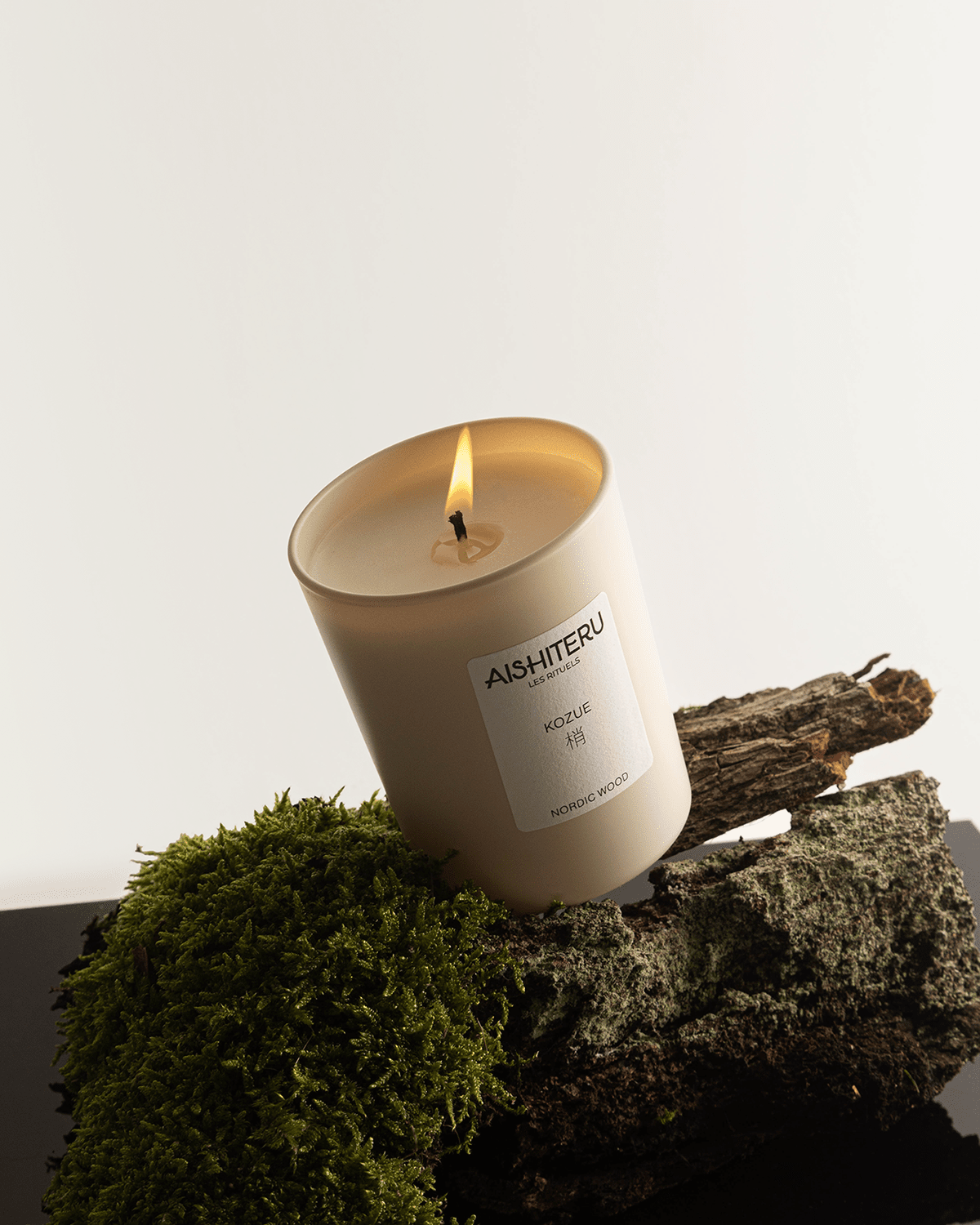 NORDIC WOOD - Bougie parfumée parfum d'interieur AISHITERU 