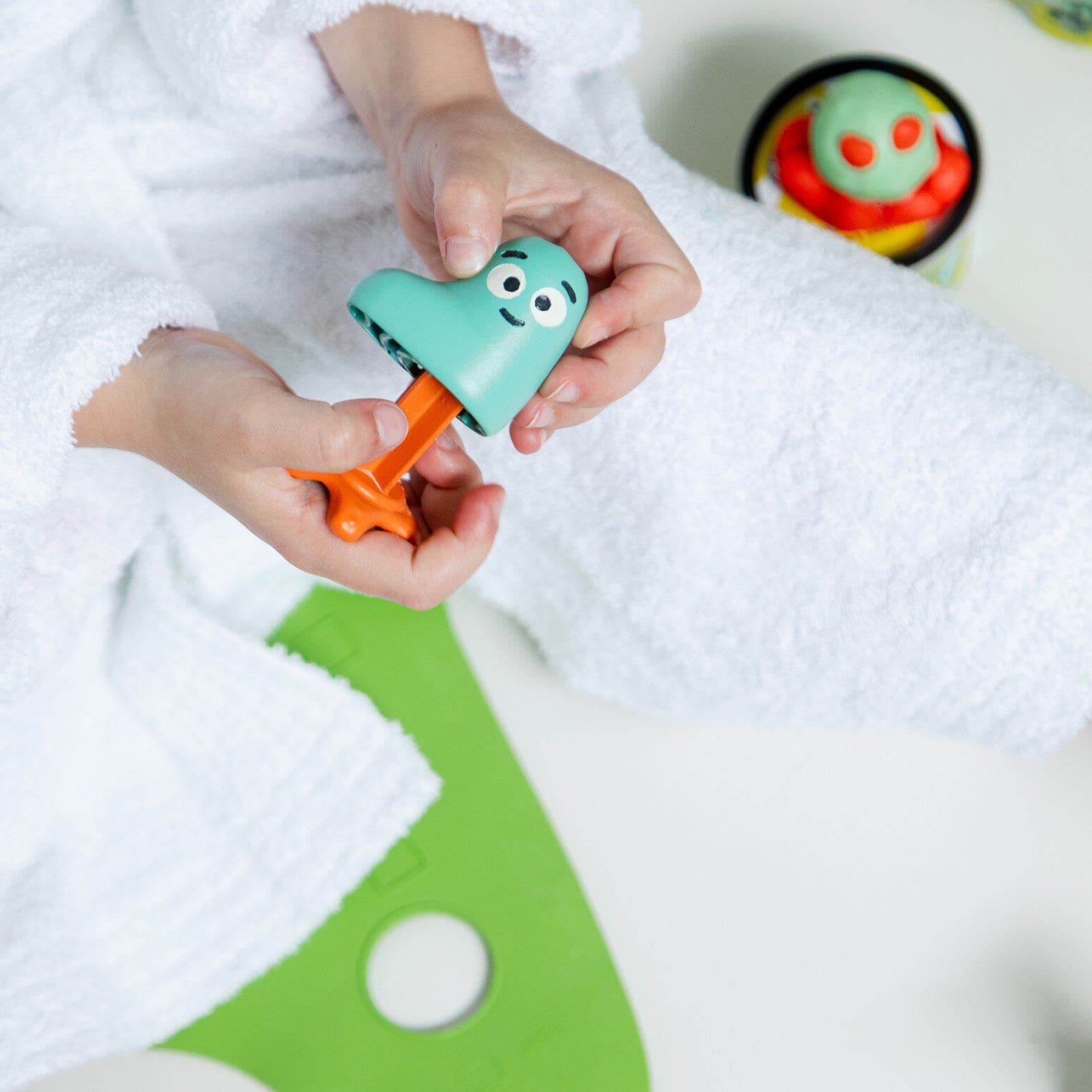 Coffret Pâtes à modeler lavantes verte et rouge avec Bloop Soin enfant NAILMATIC 